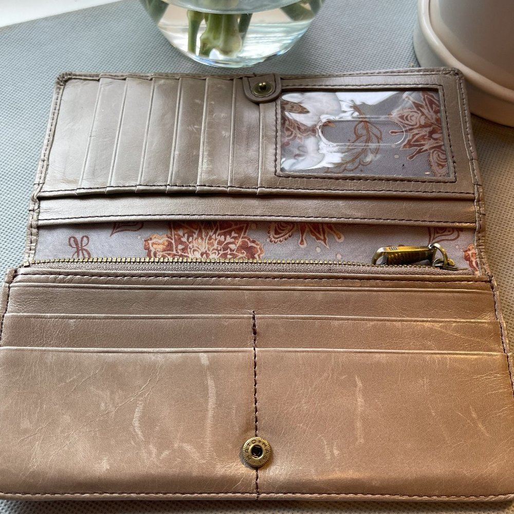 HOBO Savor Vintage Leather Cobblestone Wallet